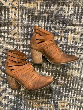 Women’s FREE PEOPLE Strappy Cutout Ankle Bootie